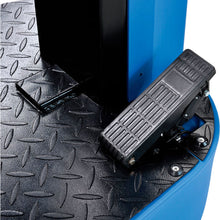 Load image into Gallery viewer, Global Industrial™ Auto Ride-On Floor Scrubber, 22" Cleaning Path